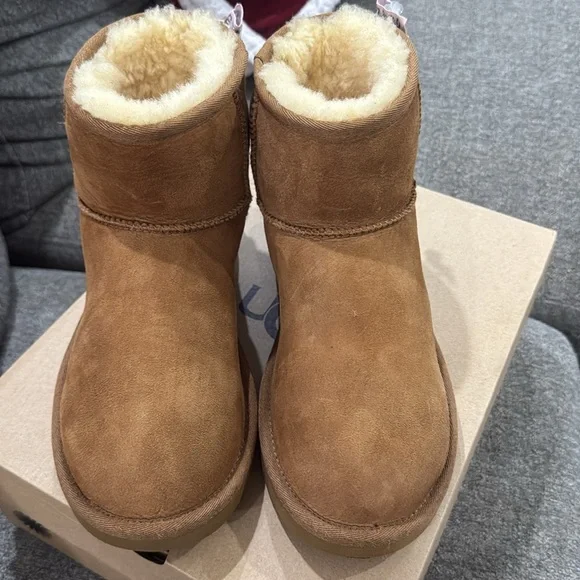 UGG Women’s classic mini II boot - Picture 10 of 11